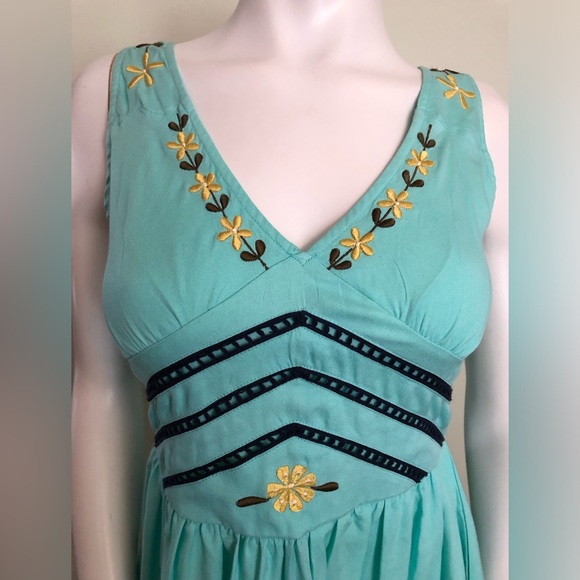 XS Knitted Dove Aqua Scalloped V-Neck Embroidered Dress - Picture 2 of 7